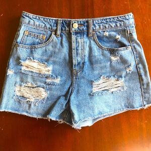 Forever 21 Distressed Jean Shorts size 27!!